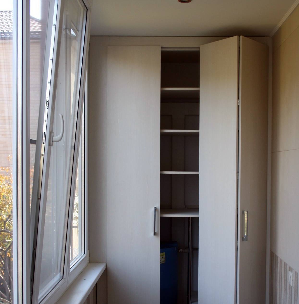 Шкафы для лоджий и балконов фото